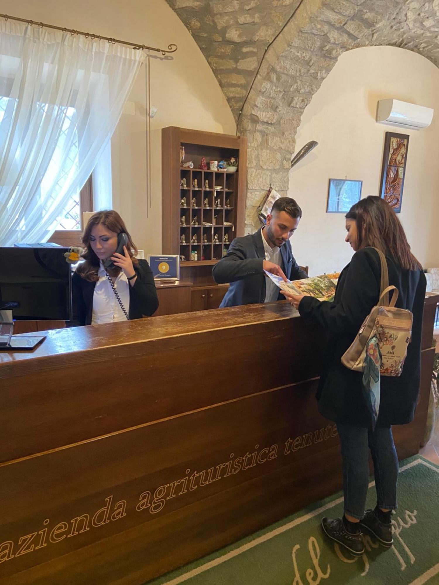 Tenute Del Gheppio Dugenta Bagian luar foto